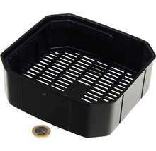 Panier à plantes noir avec fond perforé et pièce d''un euro pour l''échelle.