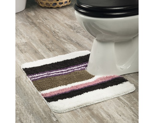 Tapis de bain à rayures gest devant des toilettes