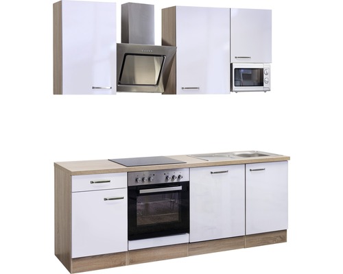 Cuisine complète avec évier, cuisinière, hotte aspirante, micro-ondes et armoires murales