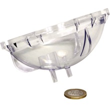Bille d''arrosage transparente avec une pièce d''un euro pour comparaison de taille