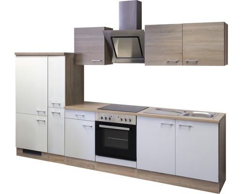 Einbauküche mit Schränken, Spüle, Herd, Backofen und Dunstabzugshaube