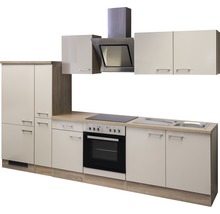 Komplette Küche mit Schränken, Spüle, Herd, Backofen und Dunstabzugshaube