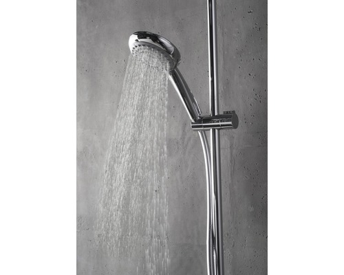 Pommeau de douche avec jet d''eau sur barre de douche