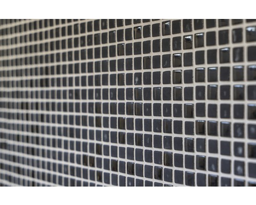 Carrelage mural avec de petits carreaux carrés