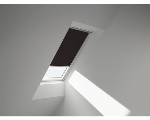 Store occultant Velux uni marron foncé à commande manuelle cadre aluminium DKL P10 4559S