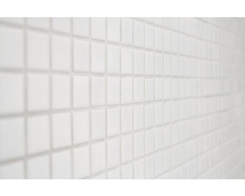 Gros plan d''une surface avec de petits carreaux carrés