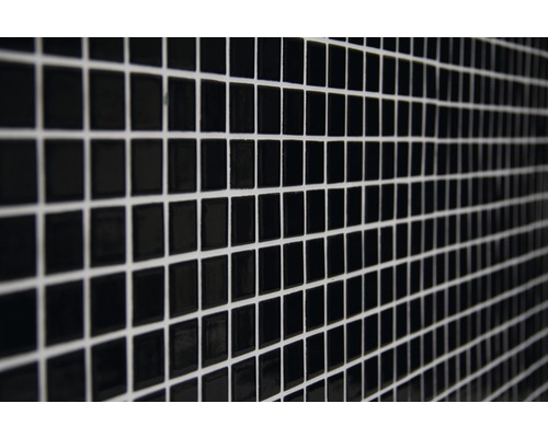 Wand mit Mosaikfliesen