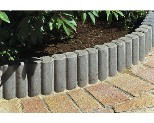 Aménagement paysager de jardin avec des bordures de pelouse en béton