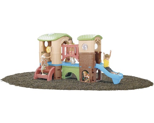 Aire de jeux avec toboggan et plusieurs zones de jeu pour enfants