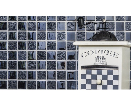Mosaïque décorative et moulin à café