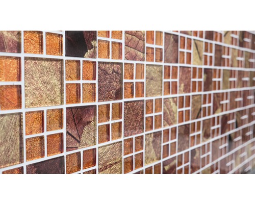 Vue détaillée d''une mosaïque avec motif de feuilles