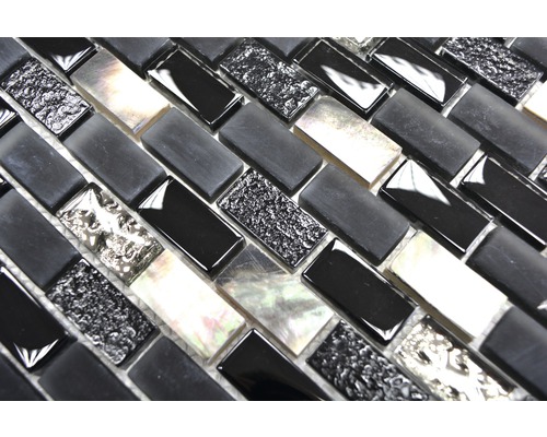 Mosaikfliese aus Glas, Stein und Perlmutt im Querformat