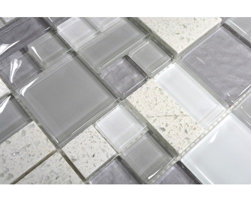 Gros plan d''une mosaïque en verre et en pierre