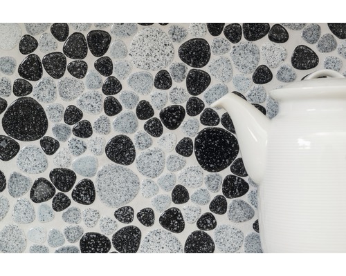 Carrelage mosaïque aspect pierre avec théière