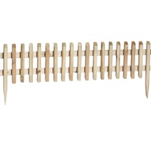 Gartenzaun aus Holz mit Erdspießen