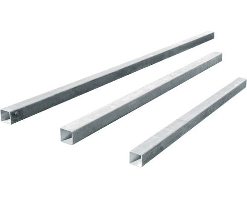 Drei Vierkantrohre aus Metall