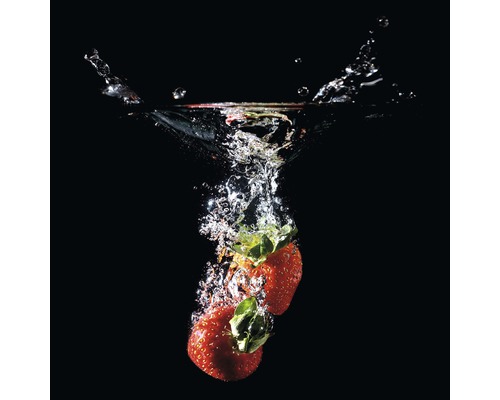 Photo sous verre Strawberry On Black II, 50x50 cm