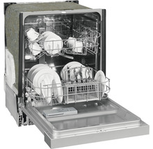 Lave-vaisselle avec porte ouverte et vaisselle