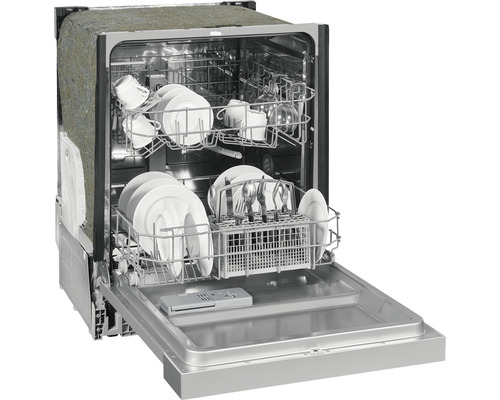 Lave-vaisselle avec porte ouverte et vaisselle