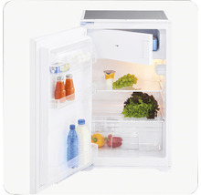 Réfrigérateur ouvert avec des aliments sur les étagères