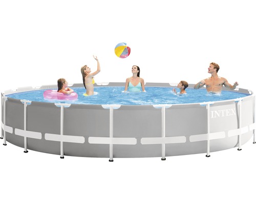 Piscine Intex avec famille et ballon de water-polo
