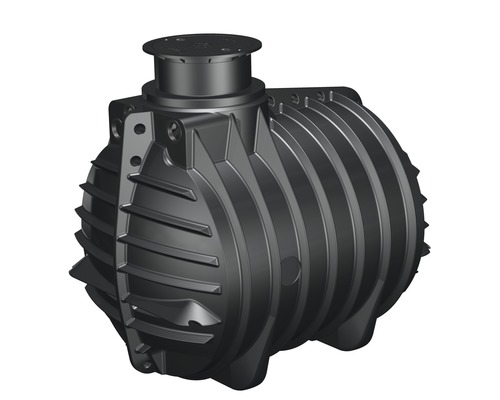 Citerne noire enterrée pour la récupération d''eau de pluie