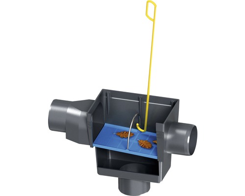 Vue de dessus d''une bouche d''égout avec panier à feuilles et outil jaune pour soulever le panier