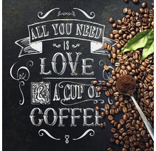 Illustration mit Kaffeebohnen, Kaffeepulver auf einem Löffel und dem Spruch: Alles was man braucht ist Liebe und eine Tasse Kaffee