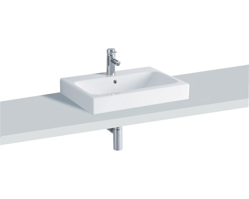 Lavabo rectangulaire avec robinet sur plan vasque