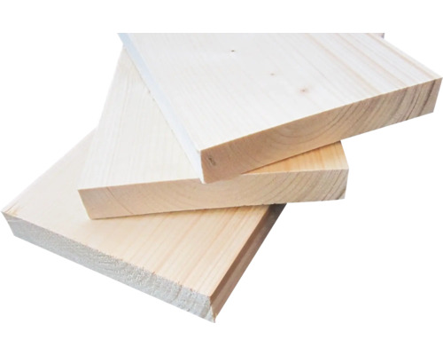 Planches de bois empilées