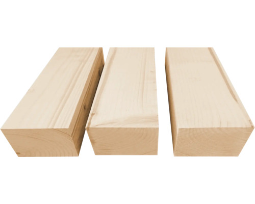 Trois planches en bois de conifères