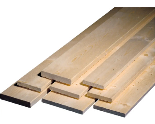 Stapel roher Holzbretter