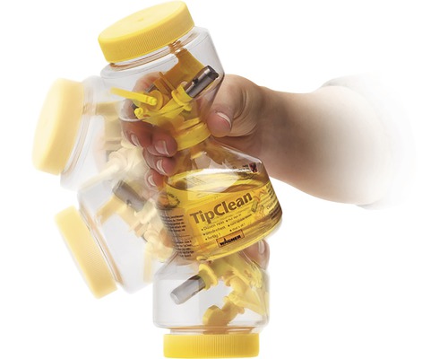 Récipient de nettoyage de buses Wagner TipClean dans la main