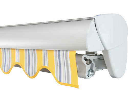 Markise mit gelb-grau gestreiftem Stoff