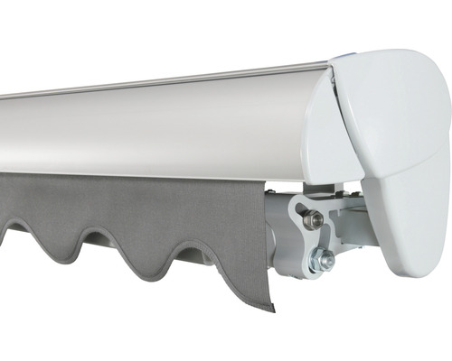 Detailansicht einer Markise mit grauem Volant