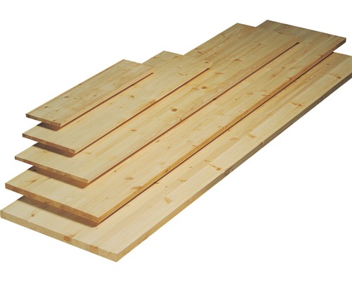 Stapel roher Holzbretter