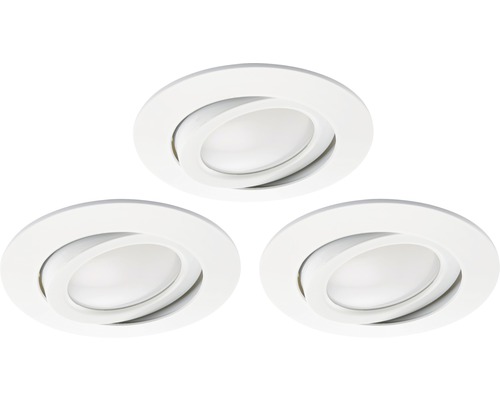 Trois spots encastrés blancs pour plafond