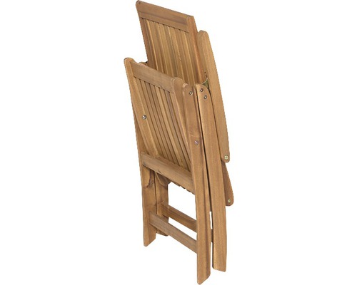 Zusammengeklappter Holzgartenstuhl für den Aussenbereich