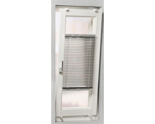 Fenster mit Jalousie zur Lichtregulierung