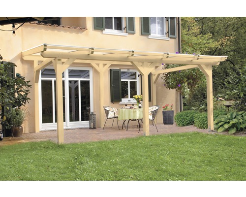 Pergola en bois avec coin salon dans le jardin