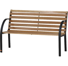 Gartenbank aus Holz mit Armlehnen
