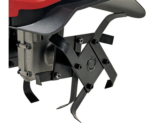 Vue détaillée d''une motobineuse avec des lames de fraise noires