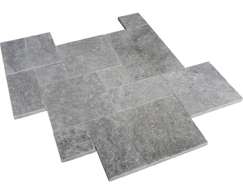 Pose de carreaux en pierre naturelle en travertin