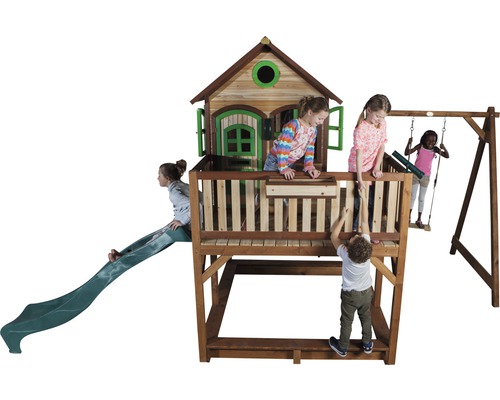 Aire de jeux avec cabane, toboggan et balançoire avec des enfants qui jouent