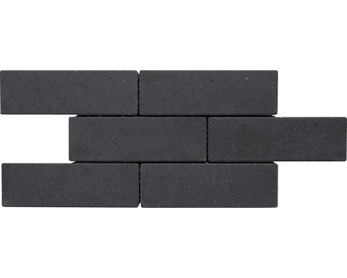 Mauer aus rechteckigen Pflastersteinen