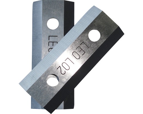 Zwei Hobelmesser mit Löchern
