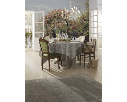 Salle à manger avec table, chaises, tapis et papier peint photo avec motif de jardin