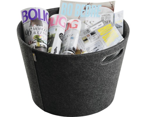 Panier en feutre gris rempli de magazines