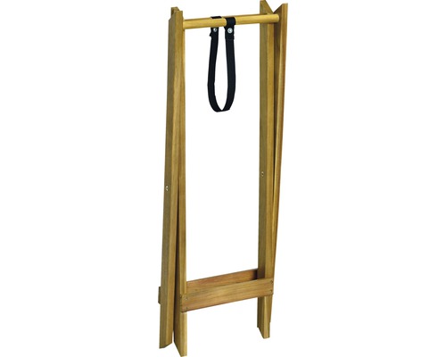 Zusammengeklappter Wäscheständer aus Holz mit Stoffgurt