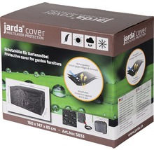 Verpackung einer Schutzhülle für Gartenmöbel